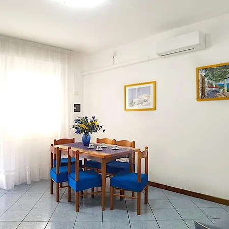 Bussola, With A Family Bedroom Sleeping, Located In The Pedestrian And Shopping Area, Near The * Bibione