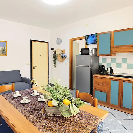 Bussola, With A Family Bedroom Sleeping, Located In The Pedestrian And Shopping Area, Near The Lejlighed Bibione