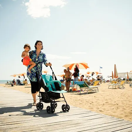 Bussola, With A Family Bedroom Sleeping, Located In The Pedestrian And Shopping Area, Near The